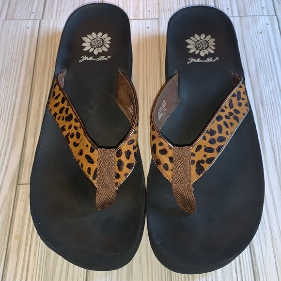 yellow box flip flops leopard